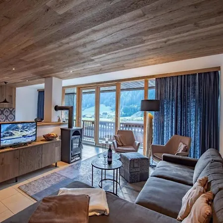 Vakantiehuis Schoeneben Haus Gernkogel Wald im Pinzgau