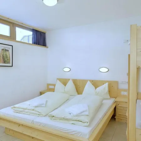 Vakantiehuis Schoeneben Haus Gernkogel Wald im Pinzgau